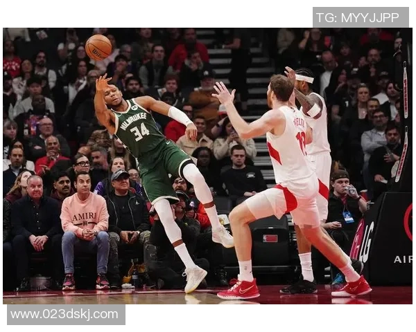 字母哥愤怒撕裂球衣雄鹿惨败后更衣室冲突升级引发热议 字母哥愤怒撕裂球衣雄鹿惨败后更衣室冲突升级引发热议