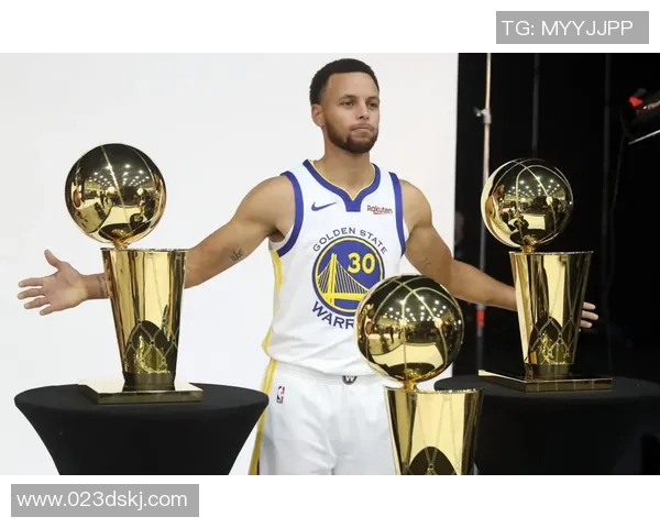 库里三分大赛决赛狂轰20球创历史纪录引发全场喝彩 库里三分大赛决赛狂轰20球创历史纪录引发全场喝彩