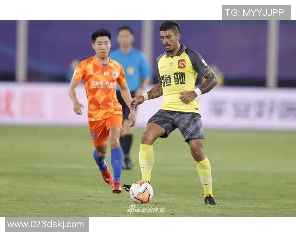 广州富力与山东鲁能激战正酣谁能在这场较量中笑到最后 广州富力与山东鲁能激战正酣谁能在这场较量中笑到最后