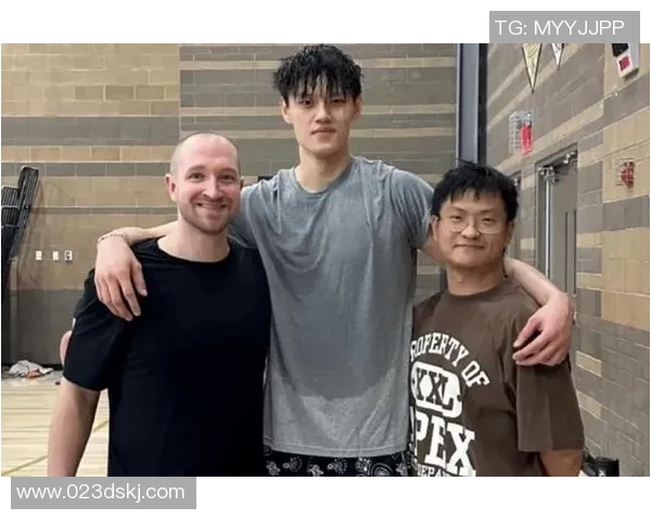 曾凡博:从青涩新星到篮球场上的闪耀之星的成长之路与未来展望 曾凡博:从青涩新星到篮球场上的闪耀之星的成长之路与未来展望